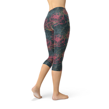 Load image into Gallery viewer, Womens Floral Lotus Capri Leggings
